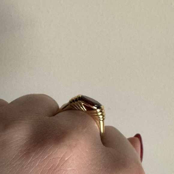 Mejuri Garnet Heirloom Ring - size 9 - Picture 5 of 8